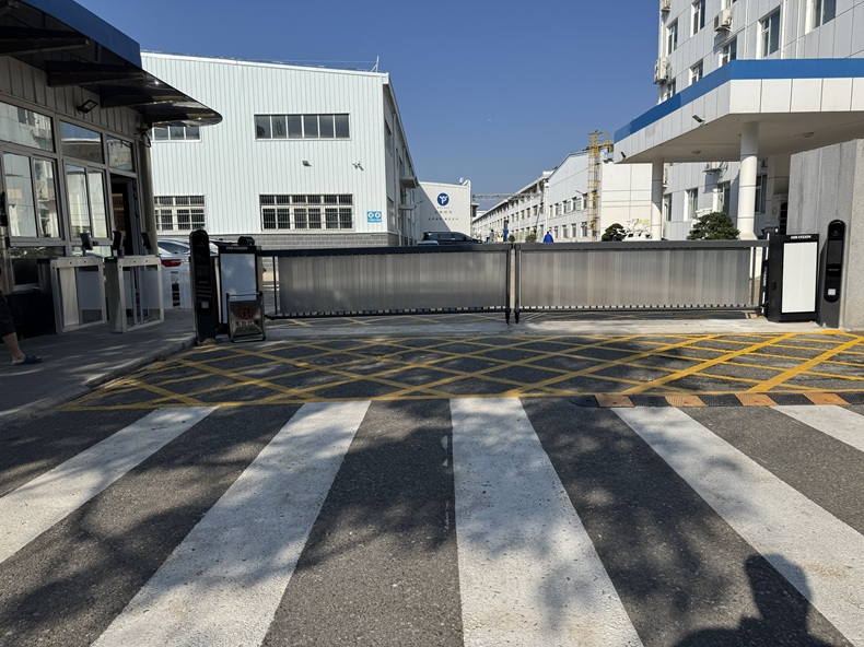 天津工廠大門人員及車輛出入管理系統(tǒng)